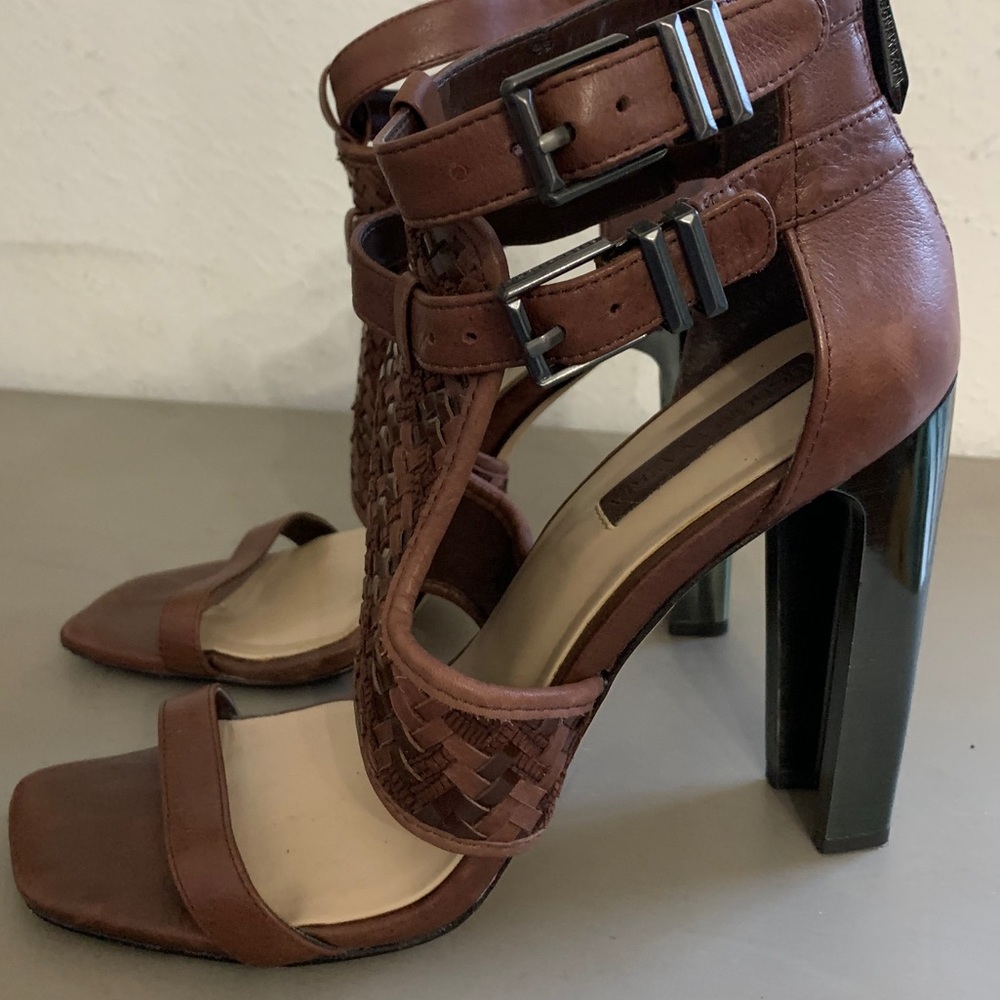 BCBGMAXAZRIA leather Sandals ⭐️